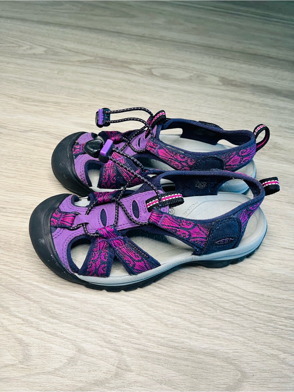 Keen women/ Big Kids Venice H2 Water Sandals Sz 6 Purple Hiking Outdoor Shoes
